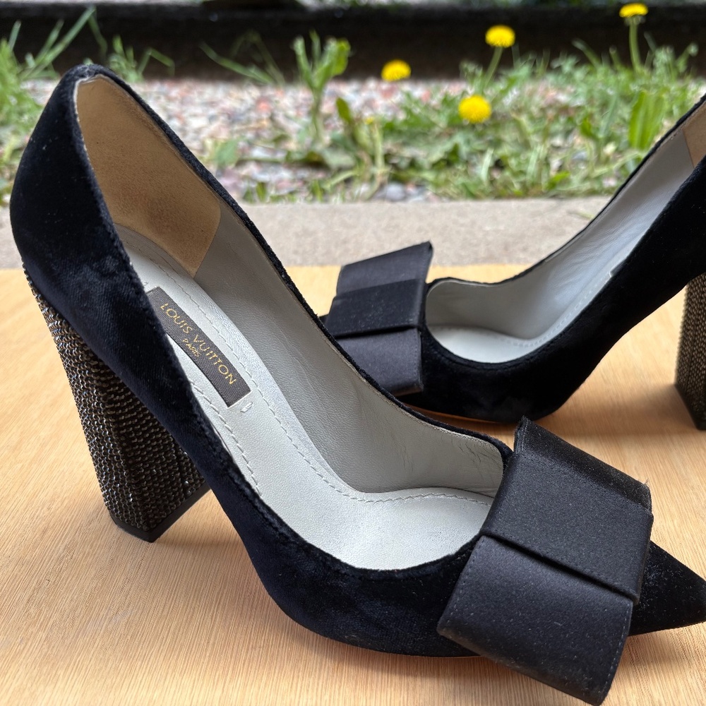 Louis Vuitton Velvet Black Bow Pumps Studded Block Heels - Picture 11 of 12